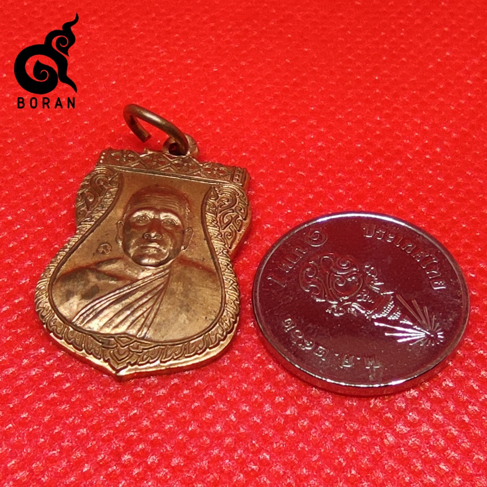 เหรียญเสมาจิ๋วรุ่นแรก-หลวงพ่อเพชร-วัดไทรทองพัฒนา-จ-กาญจนบุรี-ปี-2555-ทองแดง