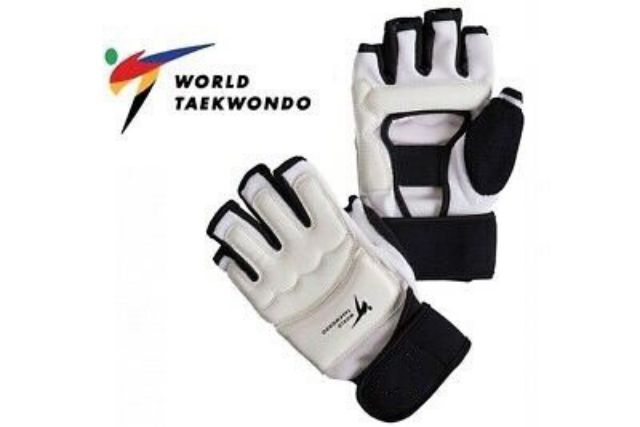 ภาพหน้าปกสินค้าC6 ถุงมือ ถุงเท้า คนเตะ WORLD TAEKWONDO นวมแบบเปิดนิ้ว เทควันโด เทควันโด้ นวมชกมวย นวม MMA ถุงมือฟิตเนส จากร้าน ellenwowor บน Shopee