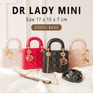 กระเป๋าทรง Dr Lady Mini 17 cm. สายโซ่ 1 สาย (ใบกลาง)