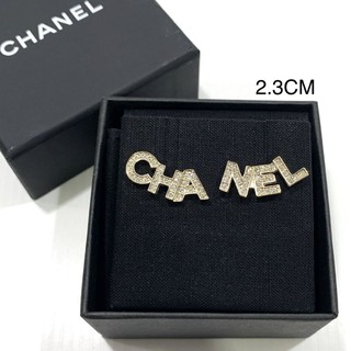 New Chanel earrings (2.3 cm.)