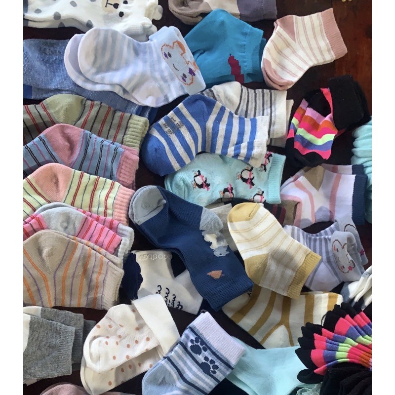 ภาพหน้าปกสินค้าถุงเท้าเด็กคละลายอุ่นๆกันหนาว แบบสุ่มลายงดเลือกสีเลือกลายนะคะ จากร้าน prangmalijan บน Shopee