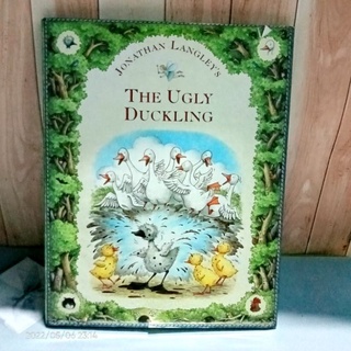 หนังสือปกแข็ง The Ugly Duckling มือสอง