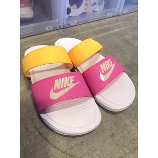 Nike จากญี่ปุ่น รองเท้าแตะไนกี้ สีขาว คาดสีส้มชมพู ใส่สบายน่ารักมาก