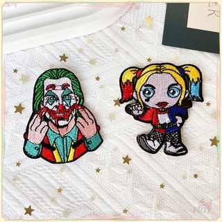 ✿ แผ่นสติกเกอร์ ลาย Super Villain Joker &amp; Harley Quinn มีกาวในตัว สําหรับติดตกแต่ง ✿ แผ่นแพทช์รีดติดเสื้อ ปักลาย DIY สําหรับตกแต่งเสื้อผ้า กระเป๋า 1 ชิ้น