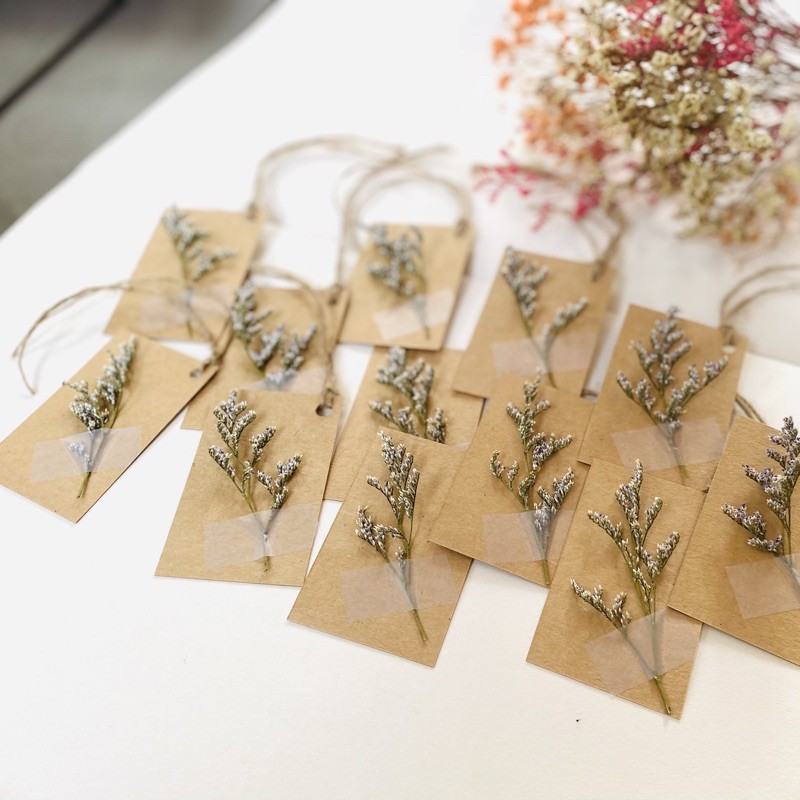 ภาพหน้าปกสินค้า𝓁𝒾𝓁𝒾  ป้ายแท็ก tag ดอกไม้แห้ง ขนาด 8x5 cm. จากร้าน lili_crafts บน Shopee