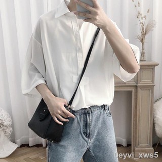 ฤดูร้อนเสื้อนางฟ้าผู้ชายหลวมครึ่งแขนเสื้อเชิ้ตสีทึบสไตล์เกาหลีอินเทรนด์ส่วนบางระบายอากาศแขนห้าจุดเชิ้ต