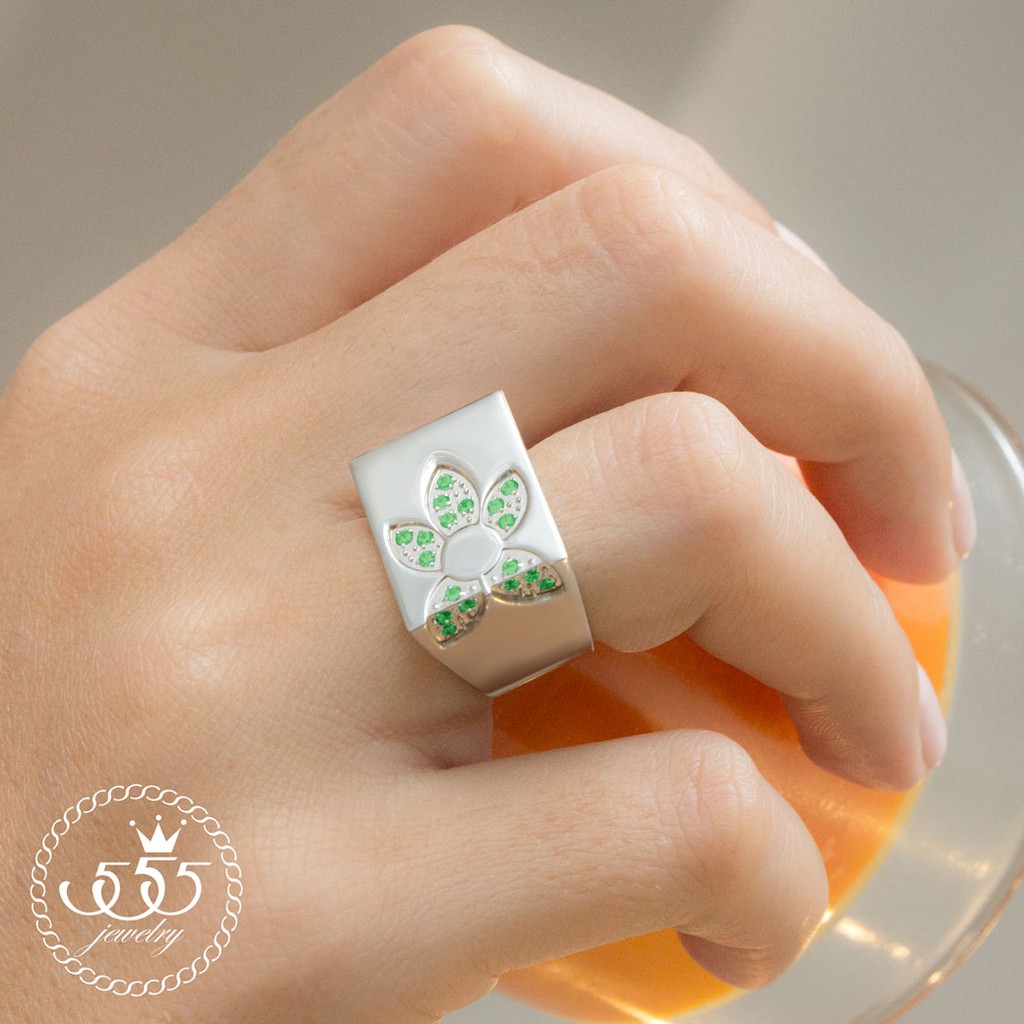 555jewelry-แหวนแฟชั่นสแตนเลส-หน้าแหวนสี่เหลี่ยม-ฉลุลายดอกไม้-ตกแต่งด้วยเพชร-cz-รุ่น-555-r042-แหวนผู้หญิง-hvn-r10