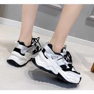 ภาพขนาดย่อของภาพหน้าปกสินค้าsneaker.world รองเท้าผ้าใบ รองเท้าแฟชั่น รองเท้าผ้าใบผู้หญิง เสริมส้น 5 ซม. จากร้าน sneaker.world บน Shopee ภาพที่ 3