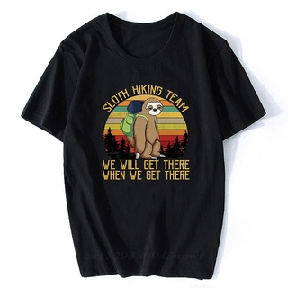 เสื้อยืด ผ้าฝ้าย พิมพ์ลาย Sloth Hiking Team We Will Get Have สไตล์ฮาราจูกุ วินเทจ สีดํา สําหรับผู้ชายS-5XL