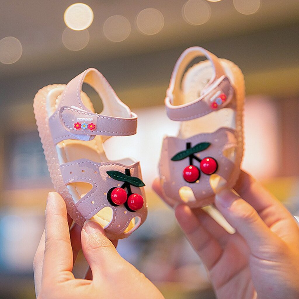 ภาพหน้าปกสินค้ารองเท้าเด็กน่ารักๆbabyshoes จากร้าน lylaiyla บน Shopee