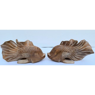 ปลาแกะสลัก ( 2 ตัว) ยาว 22 ซม. สูง 11 ซม. ทำจากไม้สักทอง งาน Handmade ลงแป้งอย่างสวยงาม สำหรับประดับตกแต่งบ้าน