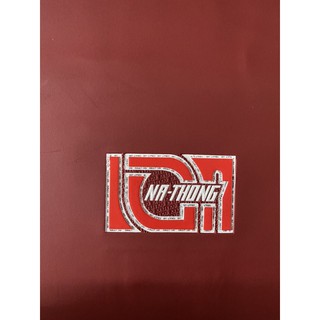 ภาพขนาดย่อของภาพหน้าปกสินค้าผ้าเอกนาทอง NA-THONG สีแดง เอกแดง ฟรีริบบิ้นทุกผืน ใส่ได้ทุกรุ่น จากร้าน thailand_motorcycle บน Shopee
