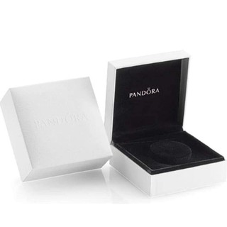 ภาพหน้าปกสินค้าPandora bracelet white box กล่องกำไล แท้100% (มีทั้งกล่องรุ่นใหม่ และรุ่นเก่า) ซึ่งคุณอาจชอบราคาและรีวิวของสินค้านี้