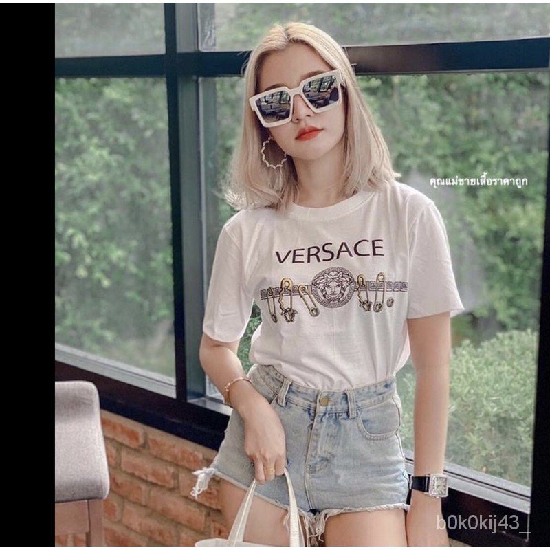 xiao-ร้านแฟชั่น-พร้อมส่ง-เสื้อยืดงานป้าย-versace-ลายเข็มกลัด-ดูหรูมากใหม่