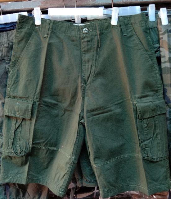 ภาพสินค้าSALE พร้อมส่ง กางเกงสี่ส่วนผู้ชายสีพื้นเท่ๆๆ จากร้าน lai212224 บน Shopee ภาพที่ 1