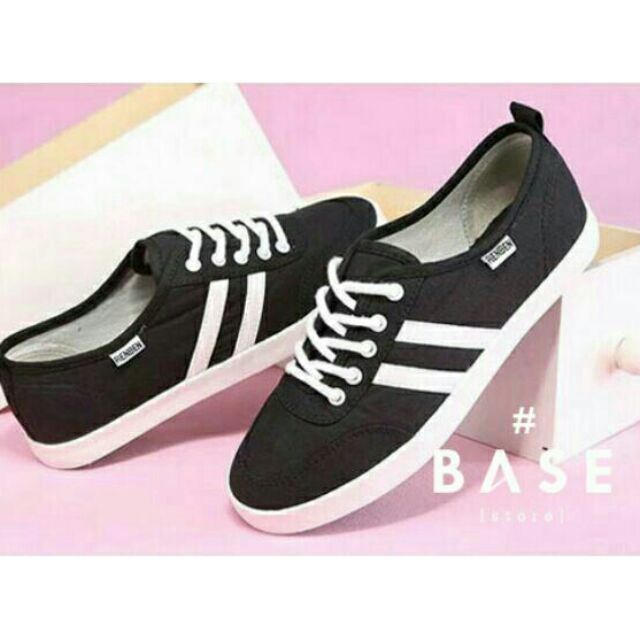 base-shoes-สองคู่สุดท้ายราคาทุน