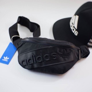 กระเป๋าคาดอก Adidas ซิปใหญ่