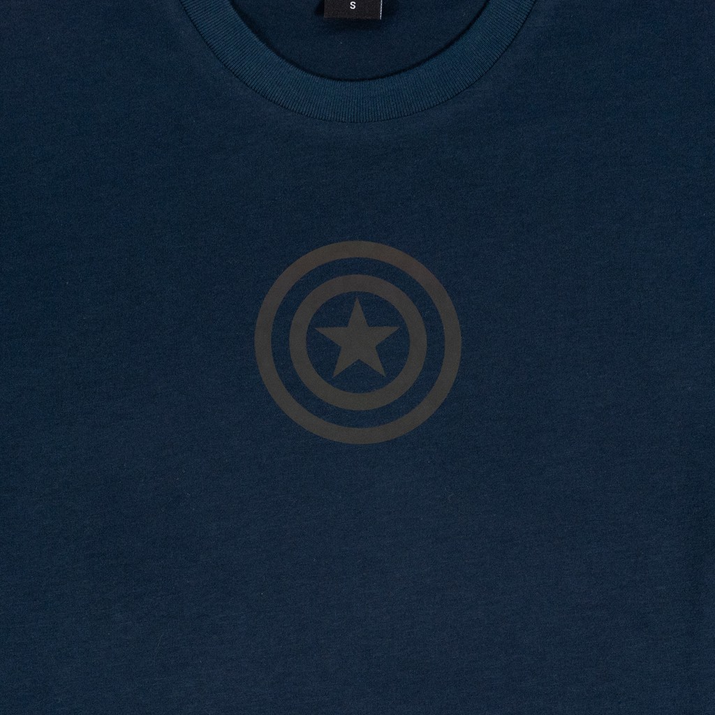 ภาพสินค้าMarvel men Flash Rainbow T-Shirt - Captain America มาร์เวล เสื้อยืดผู้ชายลายกัปตันอเมริกา สะท้อนแสงแฟลช สินค้าลิขสิทธ์แท้100% characters studio จากร้าน charactersstudio บน Shopee ภาพที่ 3