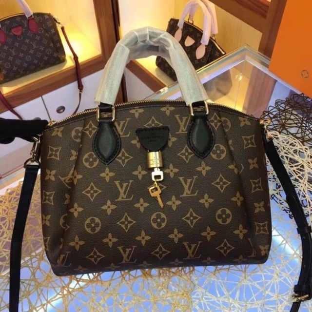 louis-vuitton-rivoli-pm