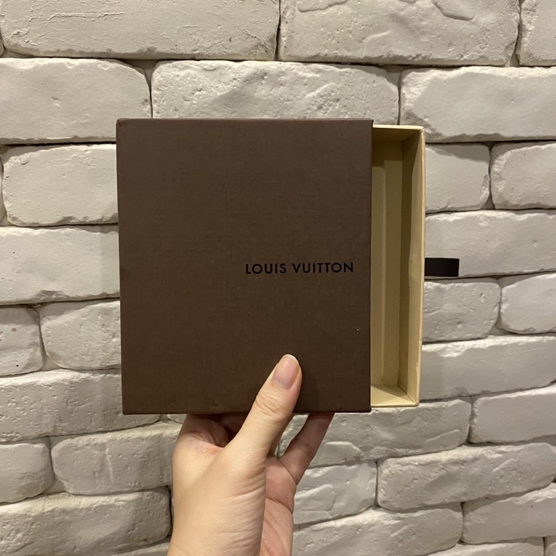 กล่องกระเป๋าแบรนด์เนม-หลุยส์-louis-vitton