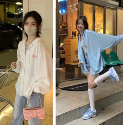 ภาพหน้าปกสินค้าfashiongirl1688ใหม่ ใหม่ เสื้อแขนยาวมีฮู้ด ฮู้ดเกาหลีเสื้อกางหนาวแฟชั่นสตรีเกาหลีแฟชั่นน่ารักๆผ้านุ่มใส่สบาย พร้อมส่ง จากร้าน fashiongirl1688 บน Shopee