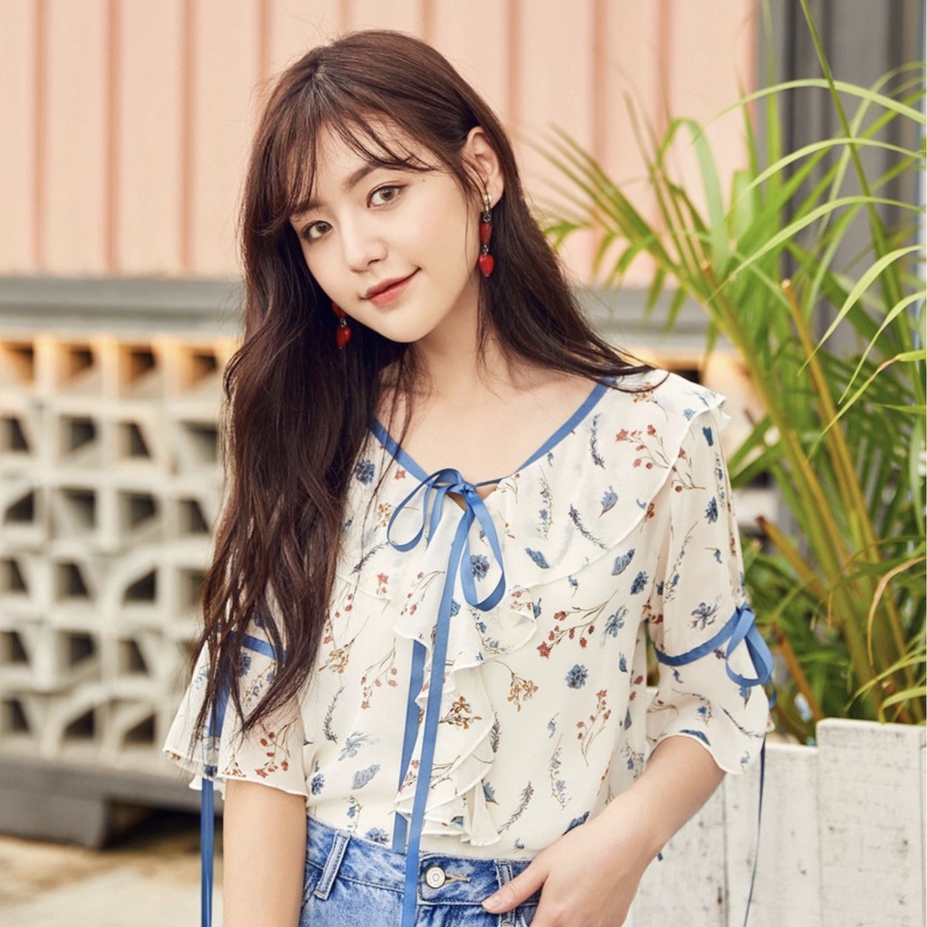 sale-พร้อมส่ง-semir-2019-spring-white-floral-blue-blouse