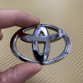 โลโก้* Toyota  สีชุบโครเมี่ยม  ขนาด* 3.6 x 5.2 cm  ราคาต่อชิ้น