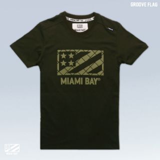 Miami Bay เสื้อยืด รุ่น Groove Flag สีเขียวขี้ม้า