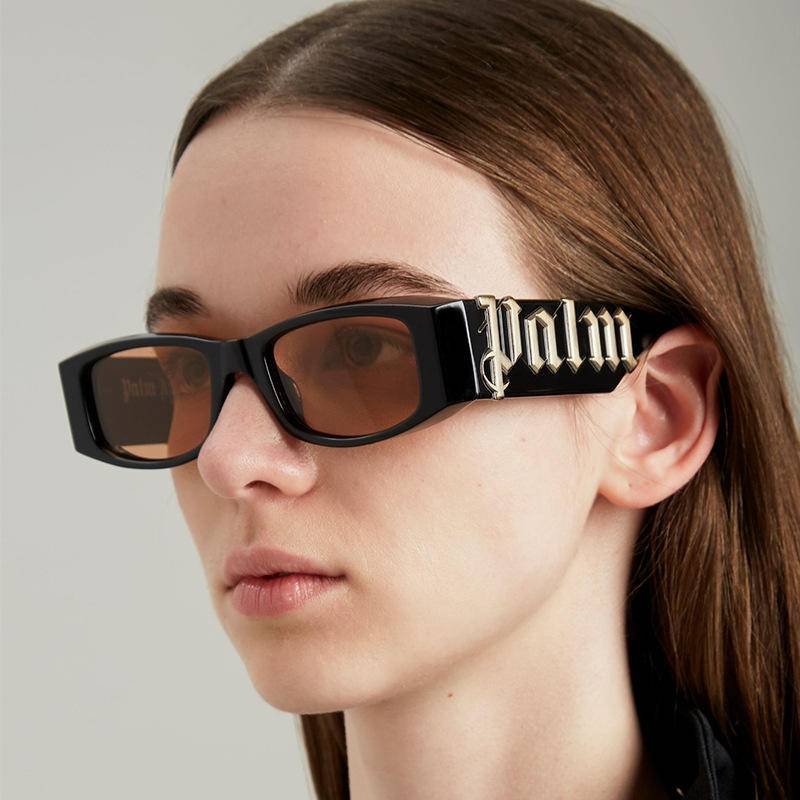 ภาพหน้าปกสินค้าแว่นตากันแดด กรอบสีดํา พิมพ์ลายตัวอักษร สไตล์ฮิปฮอป พังก์ แฟชั่นสตรีท 2022 จากร้าน lingbu05.th บน Shopee