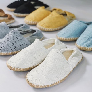 ภาพขนาดย่อของสินค้ารองเท้าแฮนด์เมด เอสปาดริล แบบสลิปออนลายลูกไม้ Espadrilles Slip on-Lace Handmade