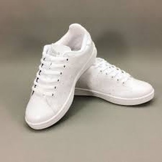 ภาพหน้าปกสินค้ารองเท้าผ้าใบ GIGA รุ่นGS03 สีขาวล้วน ซึ่งคุณอาจชอบสินค้านี้