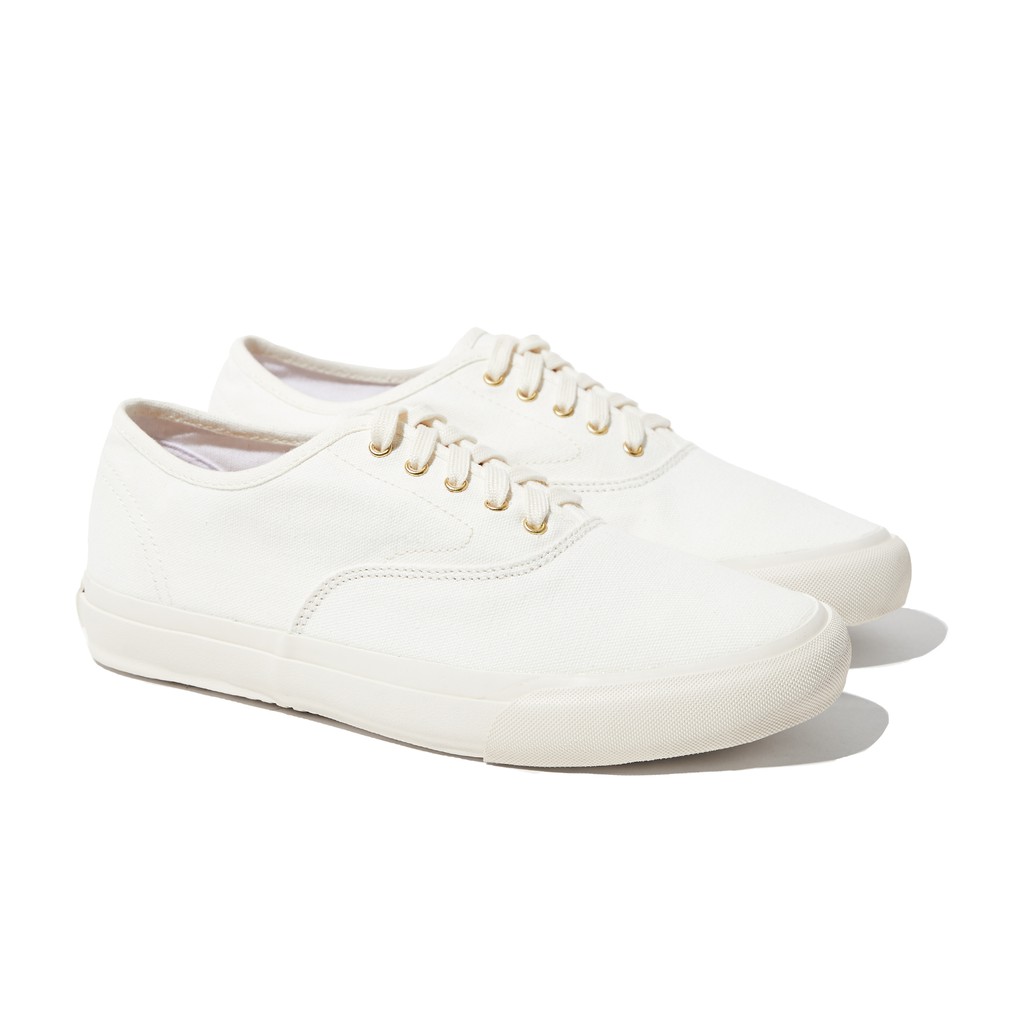 ภาพหน้าปกสินค้ารองเท้าผ้าใบ Atlas รุ่น Logan Canvas Sneakers in White