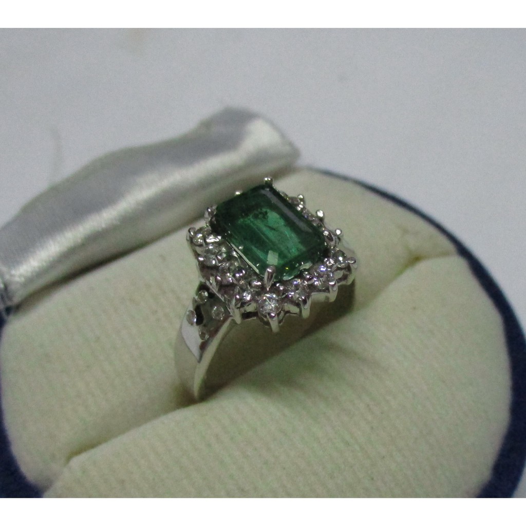 แหวนพลอยมรกตแท้สี่เขียวเข้ม1-35กระรัต6x8มมล้อมเพชรสวีสตัวเรือนเงินเคลือบทองคำขาวไซตืแหวน52ปรับขนาดฟรี