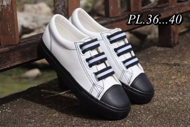 รองเท้าผ้าใบ-36-40-ราคา-590-บาท