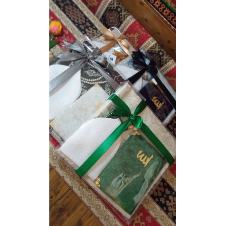 ภาพหน้าปกสินค้าชุดเซ็ตของขวัญ ผ้าปูละหมาดของผู้ชาย จากตุรกี จากร้าน pui.sahin บน Shopee