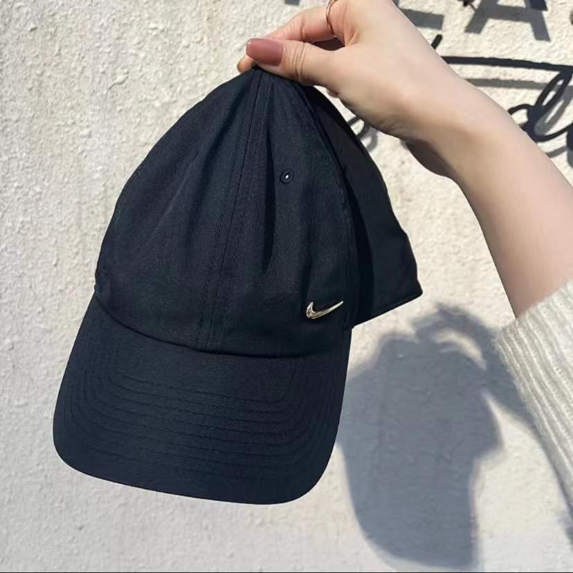 ภาพหน้าปกสินค้าหมวก Nike พร้อมส่ง มาพร้อมป้าย Tag และถุงใส่ หมวกแก๊ป แน่นอน 100 % จากร้าน yumi_jun บน Shopee