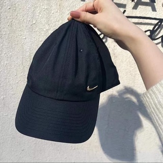 ภาพขนาดย่อของภาพหน้าปกสินค้าหมวก Nike พร้อมส่ง มาพร้อมป้าย Tag และถุงใส่ หมวกแก๊ป แน่นอน 100 % จากร้าน yumi_jun บน Shopee