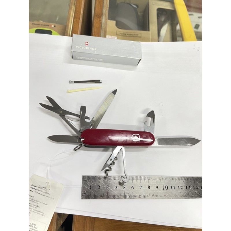 victorinox-mountaineer-red-1-3743