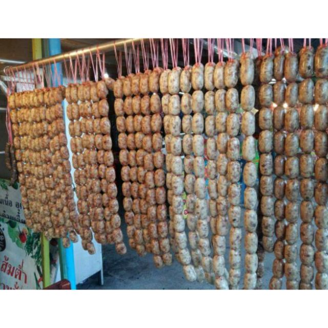 ภาพหน้าปกสินค้าไส้กรอกหมูทอดไม่แตก ช่องสามหมอ ไม่มีข้าว (หมูล้วน)12ลูก น้ำหนัก ประมาณ450-500กรัม จากร้าน toeyis บน Shopee