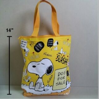 กระเป๋าสะพาย ผ้า ลาย สนู๊ปปี้ SNoopy ด้านบนมีซิบค่ะ ขนาด 13.5x14 นิ้ว