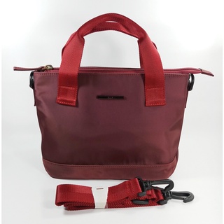 ELLE กระเป๋าถือ+สะพายผู้หญิง สีแดง ขนาด 10 นิ้ว เนื้อผ้าไนล่อน โลโก้แถบยาวรมดำ ของแท้100%