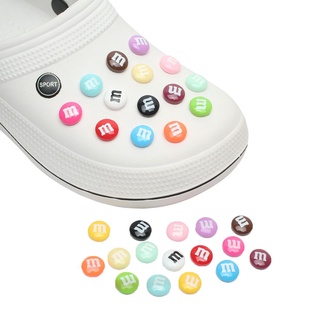 สินค้า Croc เครื่องประดับ จี้ถั่วสี jbt Charm M&M Candy croc Jibbits Pins สําหรับผู้หญิง ตกแต่งรองเท้า