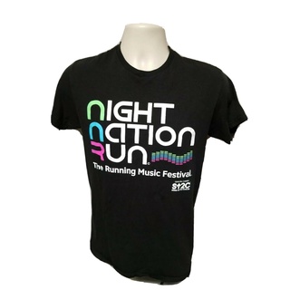 เสื้อยืดโอเวอร์ไซส์ขายดี เสื้อยืดลําลอง แขนสั้น พิมพ์ลาย Night Nation Run The Running Music Festival สีดํา สําหรับผู้ใหญ