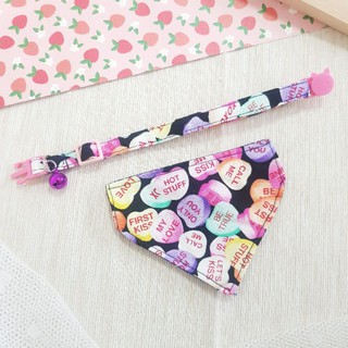 💕💜  ปลอกคอแมว หมา ลายหัวใจ ไอเลิ้บยู ผ้านำเข้าจากญี่ปุ่น ปลอกคอนิรภัย ผ้าสามเหลี่ยมถอดออกได้ 💜💙
