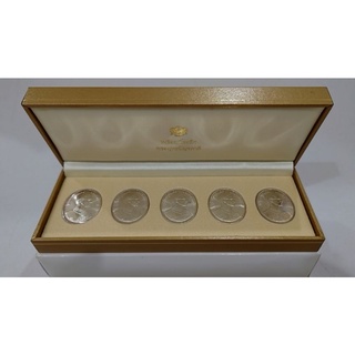 เหรียญ ที่ระลึก พระพุทธปัญจภาคี เนื้อเงิน พิมพ์ใหญ่ พระรูป รัชกาลที่9 ร9 ครบชุด 5 เหรียญ พร้อมกล่อง