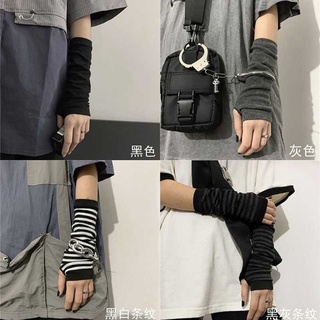 สินค้า Punk Sweater Girl 2020 Tide Net Red Show Thin Lazy Hip-hop Wind Korean Black Gloves Lamb Coat C Goth Gloves Lolita Wrist Cuffs