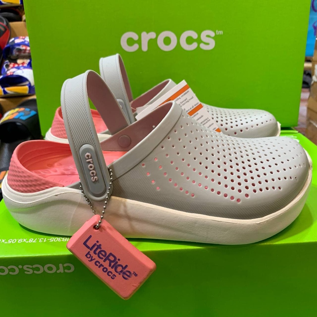 ภาพสินค้ารองเท้าแตะcrocs ใส่สบาย รองเท้าเพื่อสุขภาพ ใส่เบาสบาย จากร้าน apiwat0902 บน Shopee ภาพที่ 2