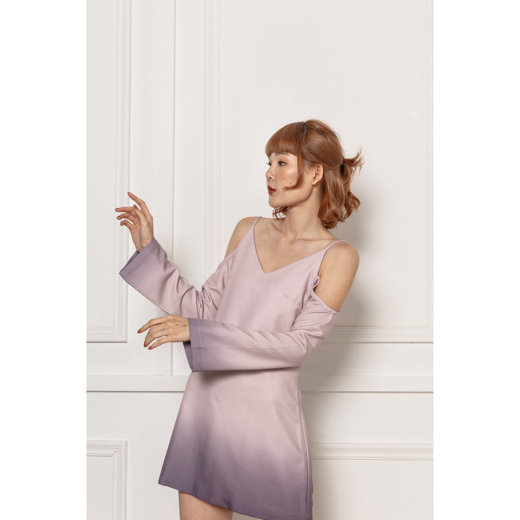 apin-bell-sleeve-mini-dress-เดรสสายเดี่ยวเปิดไล่-แขนยาว