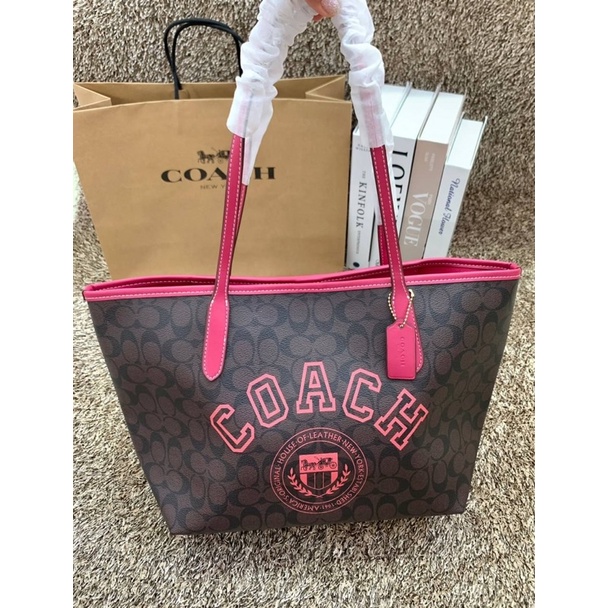 coach-city-tote-in-signature-with-varsity-motif-cb868