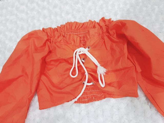 เสื้อครอปแฟชั่นปาดไหล่รูดหน้าสมอคหลังใส่เที่ยวลุคของสาวแซ่บ